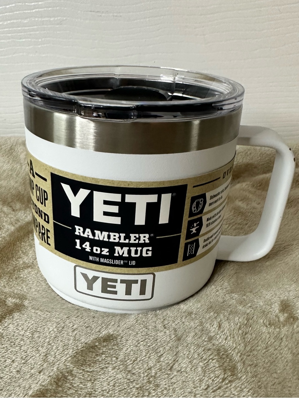 Yeti Rambler 14oz Mug in White with Clear Magslider Lid NWT Giftable